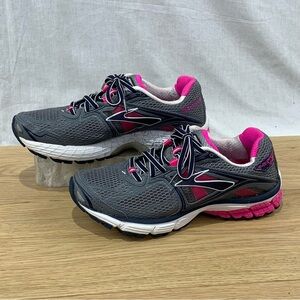 Brooks Ravenna 5 Gray Pink Running Shoes Women’s Size 8 B